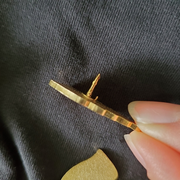 FREE WITH PURCHASE Light Pink Angel Wing Pins - Picture 4 of 4